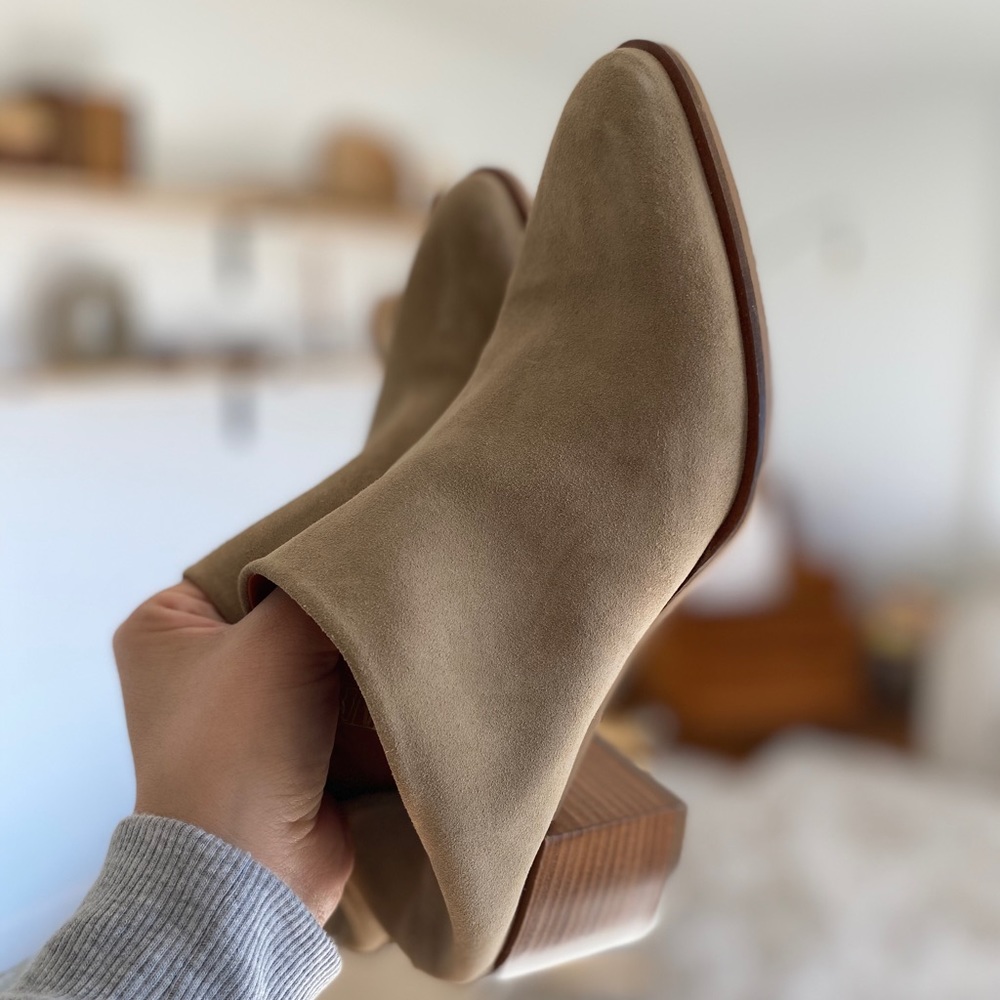 Everlane Suede Mule heel